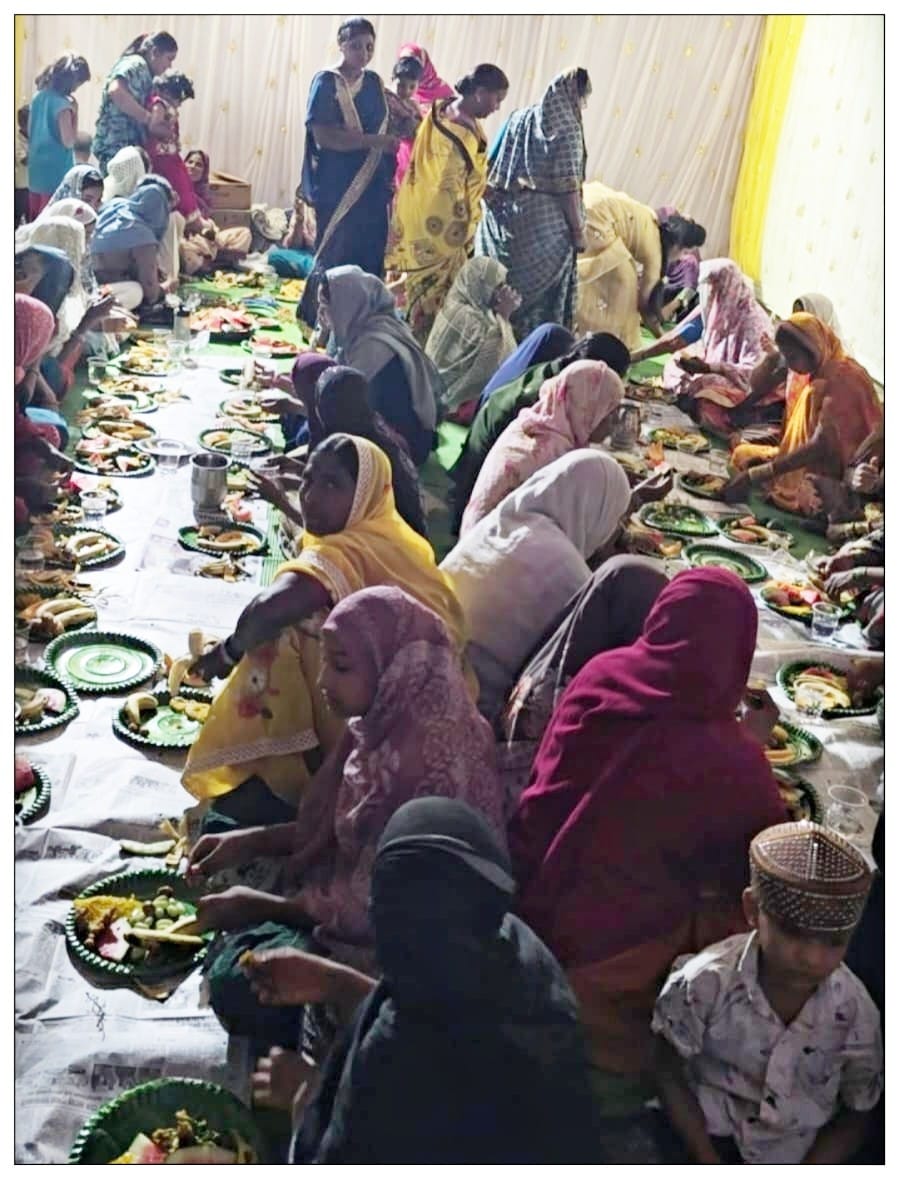 *डिघोळआंबा येथे महिलांसाठी रोजा इफ्तार सामाजिक कार्यकर्ते अक्षय भुंबे यांच्या पुढाकाराने आयोजन*