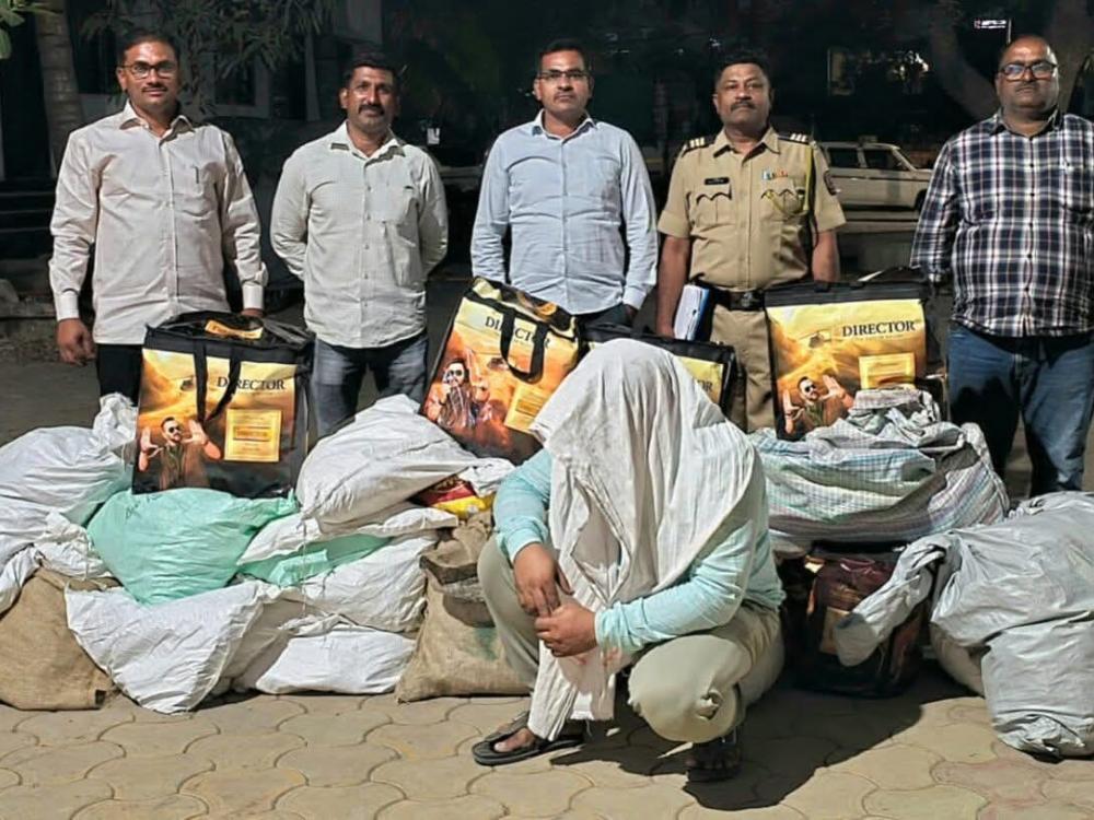 नवगण राजुरीत अवैध गुटखा साठा उघड; पोलिसांची मोठी कारवाई