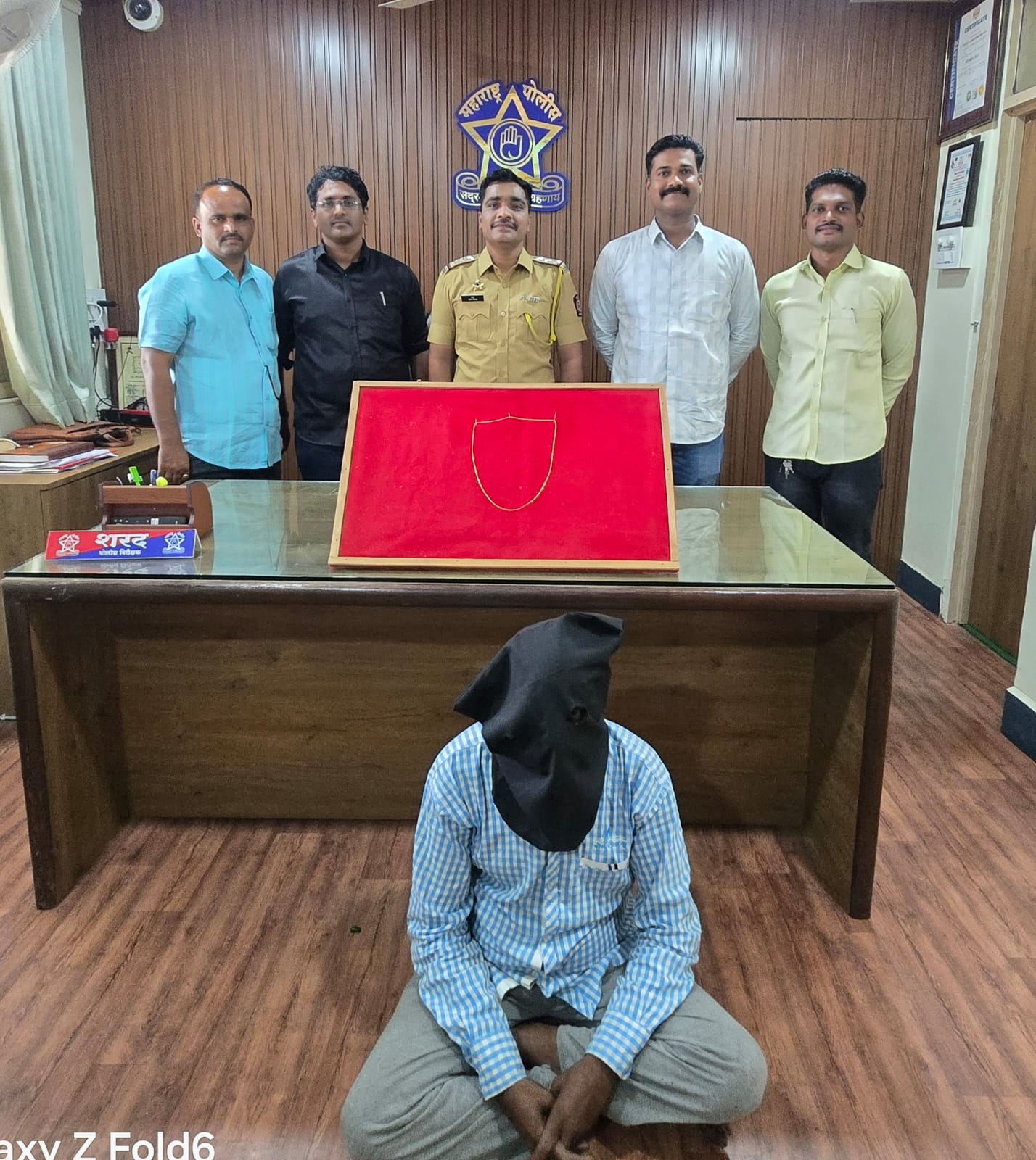 सोन्याचे बिस्कीट देण्याचे आमिष; वृद्धेची ₹1 लाखांची चैन लंपास, अंबाजोगाई पोलिसांनी 15 दिवसांत आरोपीला जेरबंद